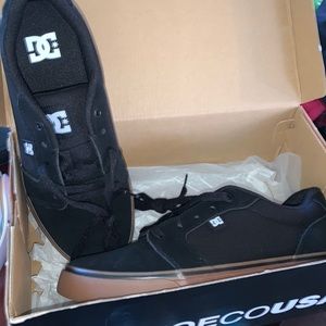 Black, size 9, men’s DCs, never worn!